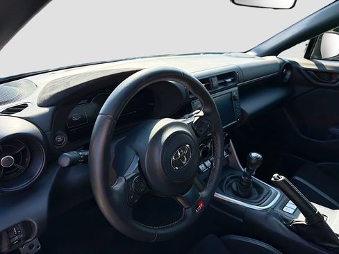 Used 2024 Toyota GR86 Premium image 9