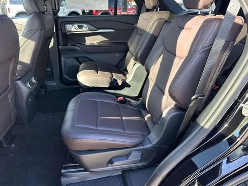 New 2026 Ford Explorer Platinum image 18