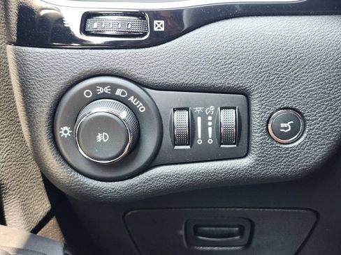 Used 2023 Jeep Cherokee Altitude Lux AWD/4WD image 23
