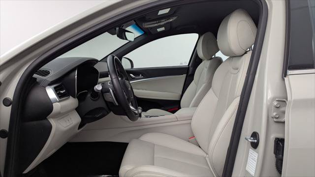 Used 2025 Genesis G70 2.5T RWD image 14