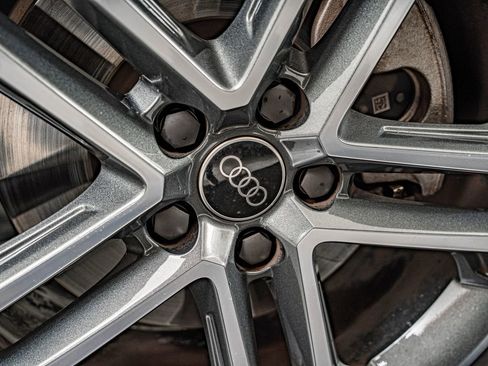 Certified 2025 Audi Q5 Premium w/ Convenience Package AWD/4WD image 11