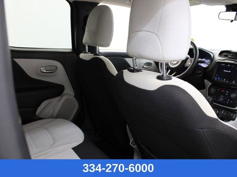 Used 2022 Jeep Renegade Latitude image 18