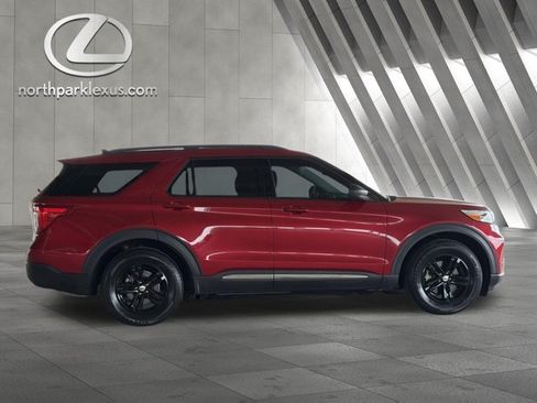Used 2023 Ford Explorer XLT RWD image 4