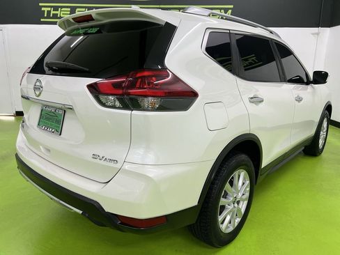 Used 2018 Nissan Rogue SV image 10