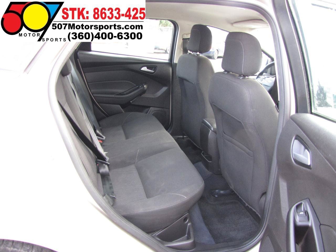 Used 2018 Ford Focus SE w/ Cold Weather Package FWD image 15