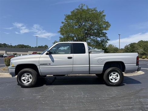Used 1997 Dodge Ram 1500 Truck 4x4 Club Cab image 2