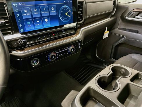 Used 2024 Chevrolet Silverado 1500 LT AWD/4WD image 26