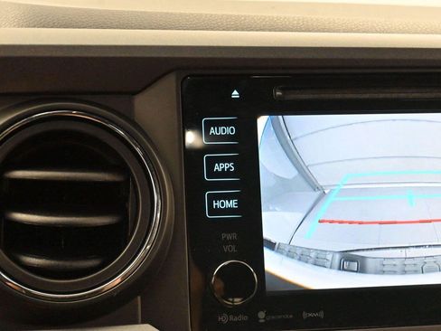 Used 2018 Toyota Tacoma TRD Off-Road AWD/4WD image 20