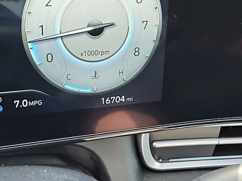 Used 2025 Hyundai Elantra Limited FWD image 20