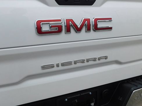 Used 2023 GMC Sierra 1500 SLT AWD/4WD image 42