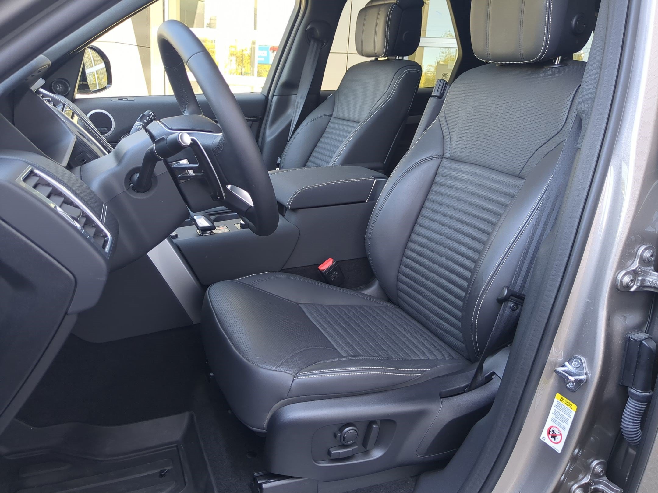 Used 2026 Land Rover Discovery Dynamic SE AWD/4WD image 27