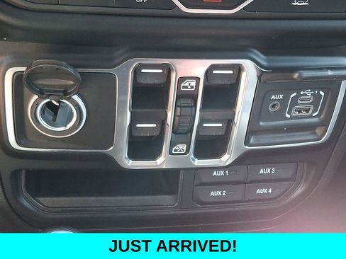 Used 2023 Jeep Wrangler Unlimited w/ Cold Weather Group image 23