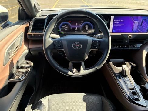 Used 2024 Toyota Crown Limited image 14