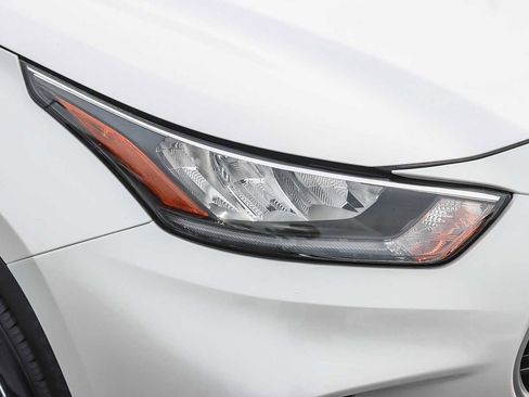 Used 2020 Toyota Highlander XLE image 7