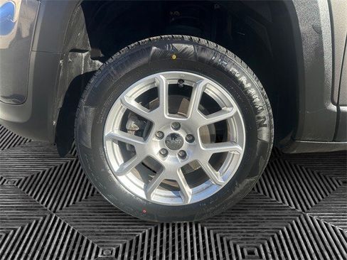 Used 2019 Jeep Renegade Latitude image 14