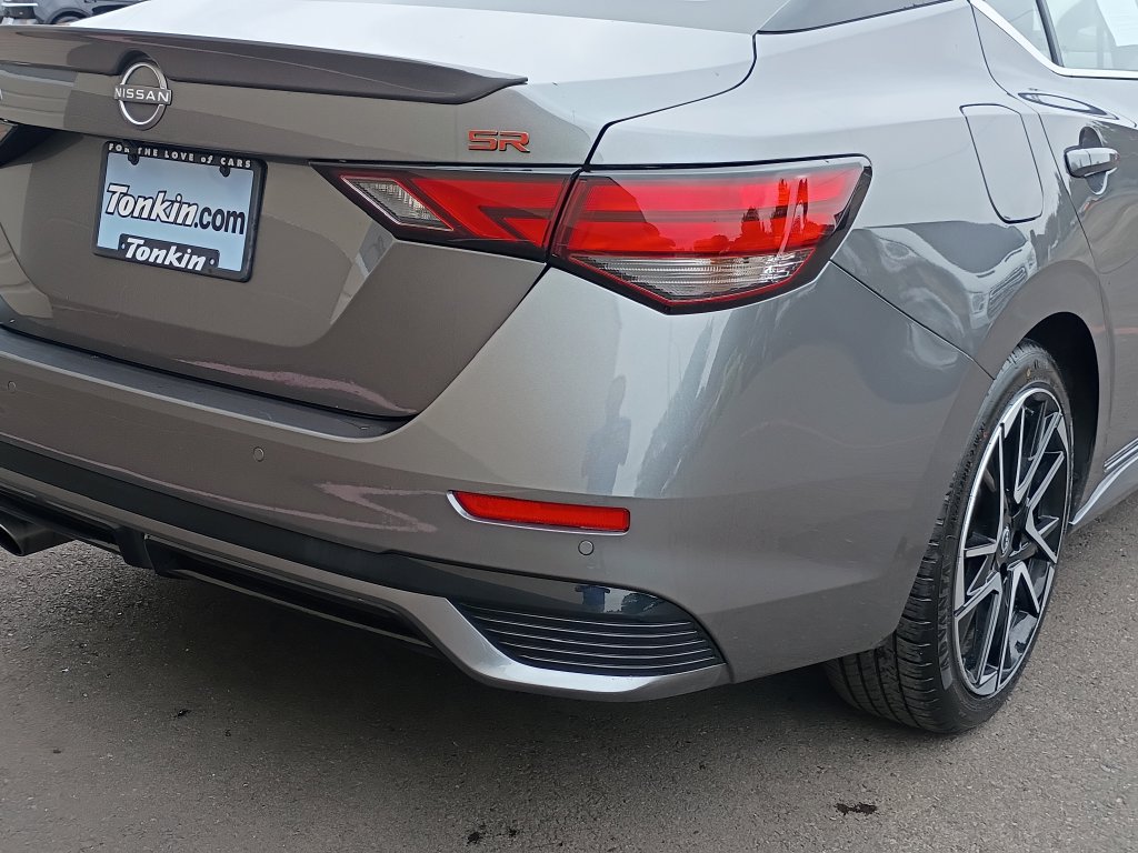 Used 2025 Nissan Sentra SR FWD image 5