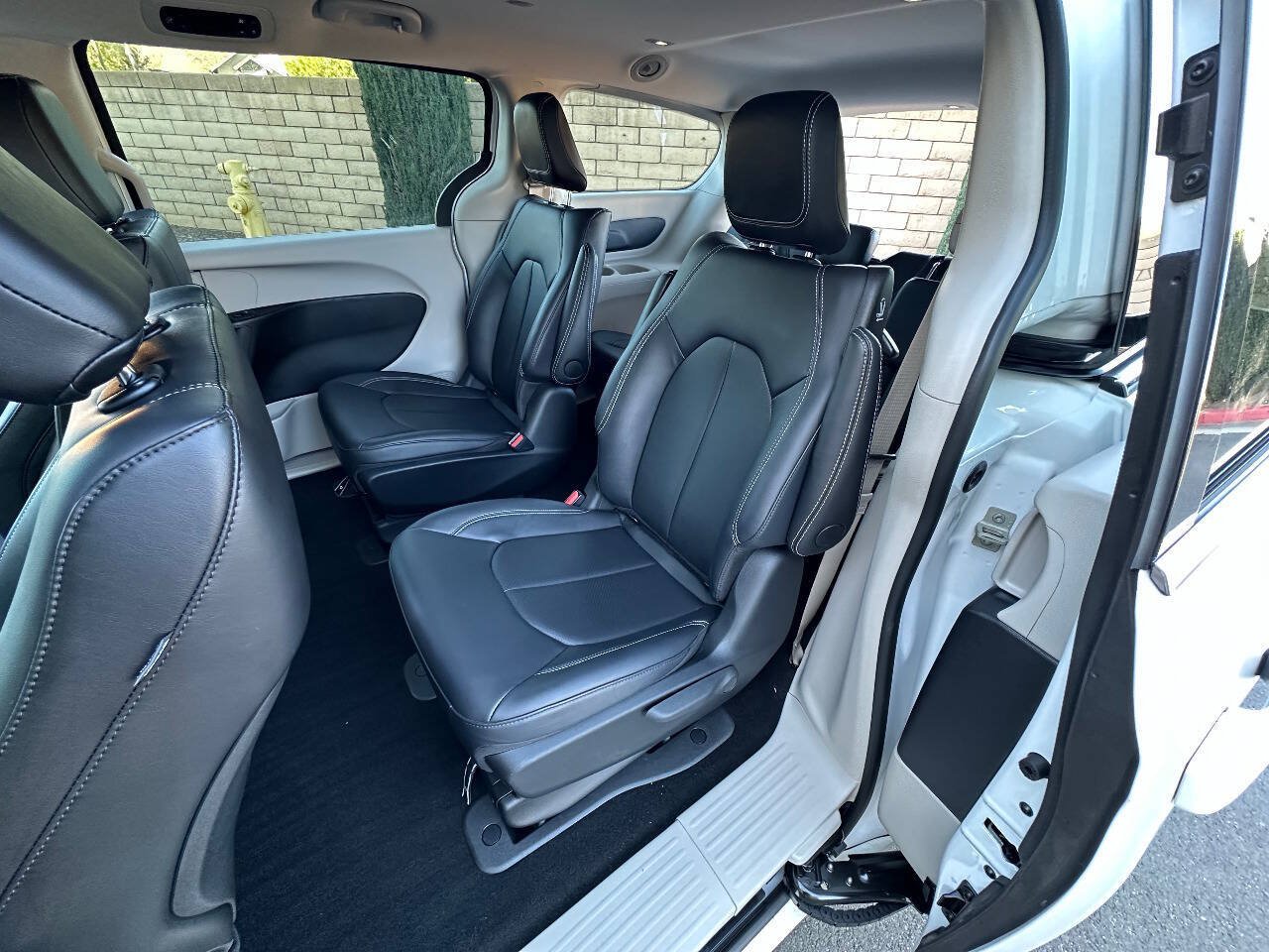 Used 2024 Chrysler Pacifica Limited FWD image 28