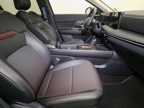 Used 2025 Nissan Kicks SR AWD/4WD image 18