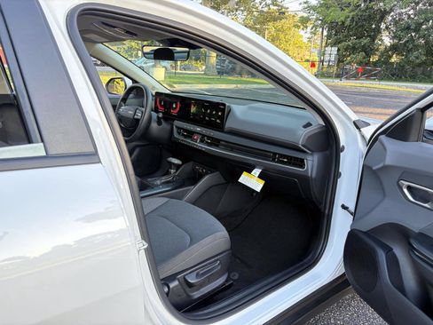 Used 2025 Kia K4 FWD image 22