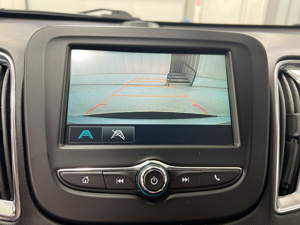 Used 2018 Chevrolet Malibu LT FWD image 15