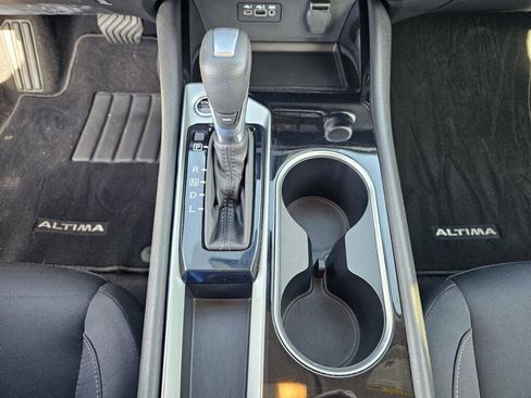 Used 2024 Nissan Altima 2.5 SV FWD image 25