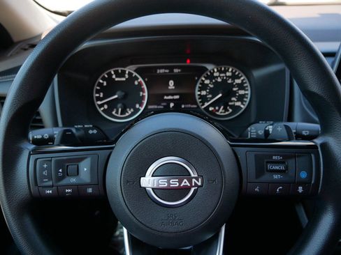 Used 2023 Nissan Rogue SV image 25