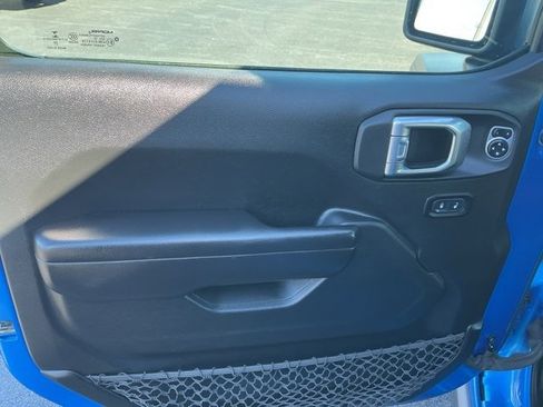 Used 2021 Jeep Gladiator Rubicon w/ Safety Group image 9