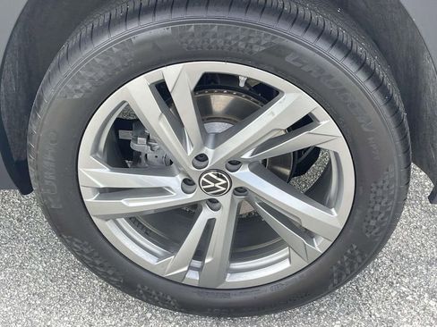 Used 2025 Volkswagen Atlas Cross Sport SE w/ Panoramic Sunroof Package image 7