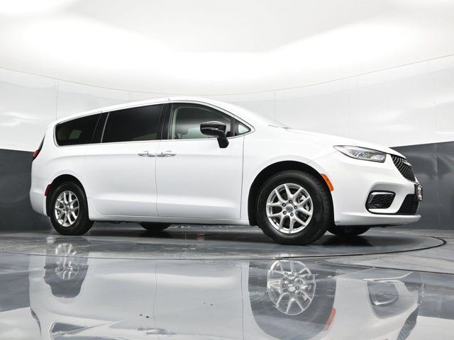 Certified 2024 Chrysler Pacifica Touring-L FWD image 60