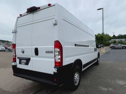 Used 2025 RAM ProMaster 2500 w/ Convenience Group FWD image 8