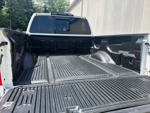 Used 2018 Nissan Titan SV w/ SV Convenience Package AWD/4WD image 15