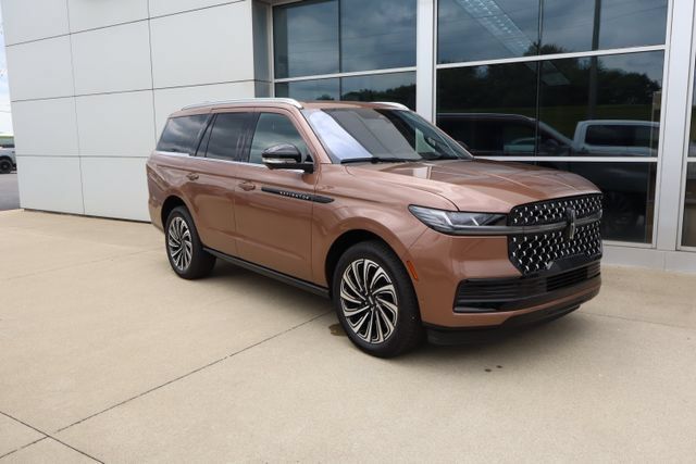 Used 2025 Lincoln Navigator Black Label AWD/4WD image 7