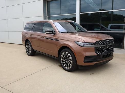 Used 2025 Lincoln Navigator Black Label AWD/4WD image 7