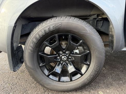 Used 2020 Nissan Frontier SV w/ Midnight Edition Floor Mats image 10