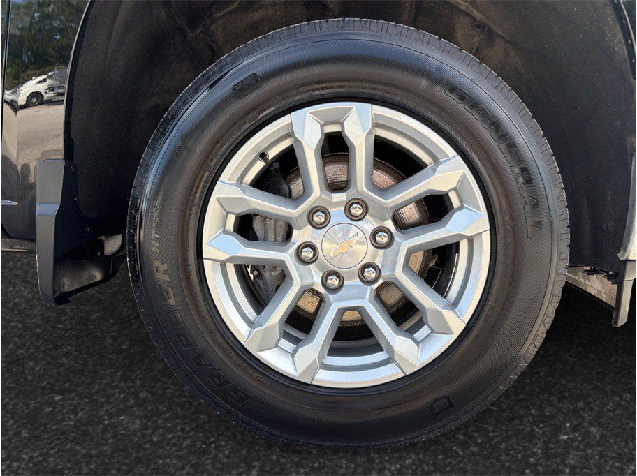 Used 2023 Chevrolet Silverado 1500 LT AWD/4WD image 12