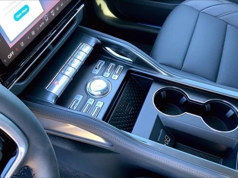 New 2026 Lincoln Nautilus Premier image 7