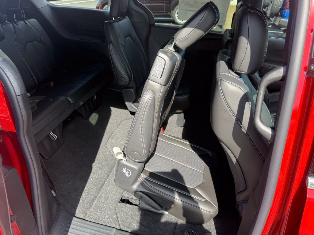 New 2027 Chrysler Pacifica Select w/ Family Tech Group FWD image 53
