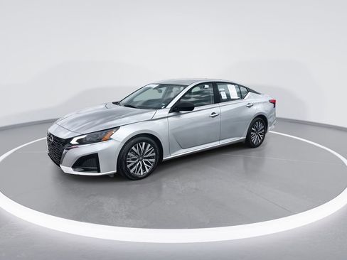 Used 2024 Nissan Altima 2.5 SV image 4