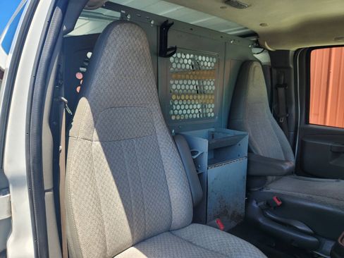 Used 2017 GMC Savana 2500 RWD image 13