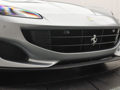 Used 2019 Ferrari Portofino image 28