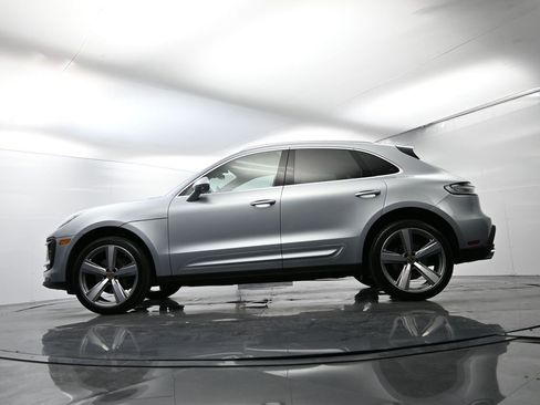 Certified 2025 Porsche Macan image 49