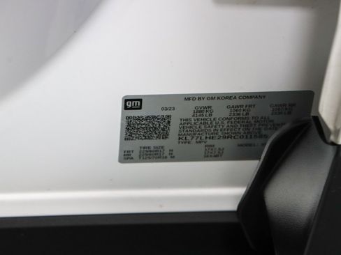 Used 2024 Chevrolet Trax LT w/ Sunroof Package FWD image 31