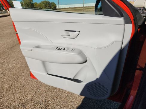 Used 2025 Hyundai Kona SEL image 13