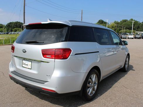 Used 2019 Kia Sedona EX FWD image 19
