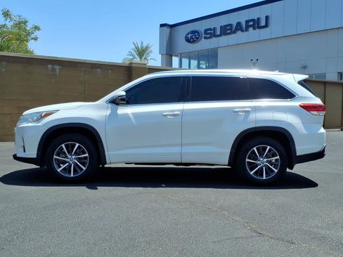 Used 2017 Toyota Highlander XLE AWD/4WD image 4