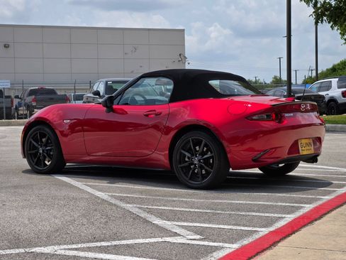 Used 2016 MAZDA MX-5 Miata Club RWD image 5