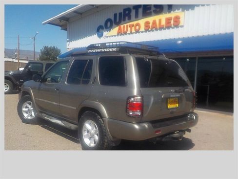 Used 2003 Nissan Pathfinder SE w/ SE Sunroof Pkg AWD/4WD image 5