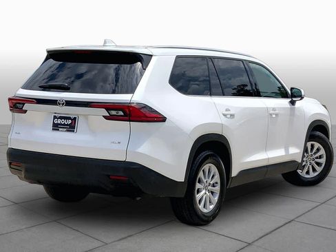 Used 2025 Toyota Grand Highlander AWD image 11