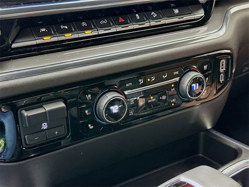 Used 2024 Chevrolet Silverado 1500 High Country w/ Technology Package image 16