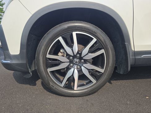 Used 2019 Honda Pilot Touring image 9